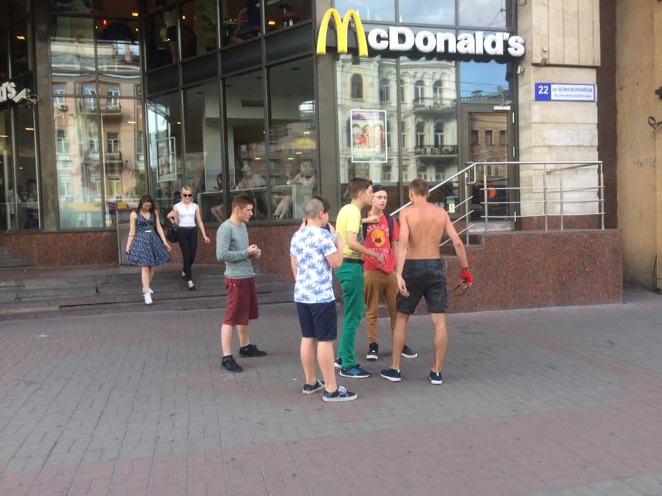 Новость - События - Появились фото: в центре Киева работают малолетние воры-провокаторы