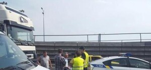 ДТП на Южном мосту: экс-мэр Киева врезался в фуру