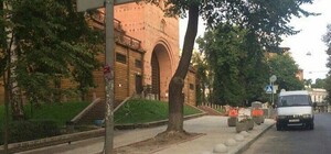 Засекаем, сколько продержатся: еще в одном месте Киева установили полусферы