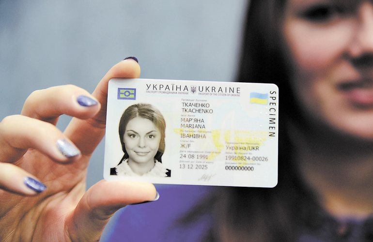 Новость - События - Порошенко подписал закон о пластиковых паспортах