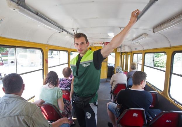 Новость - События - Пассажиров киевского транспорта просят выбрать лучшего кондуктора