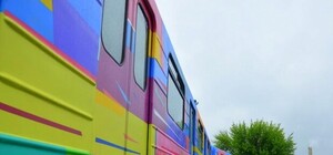 Нужны три помощника: в Киеве разрисуют еще один состав метро