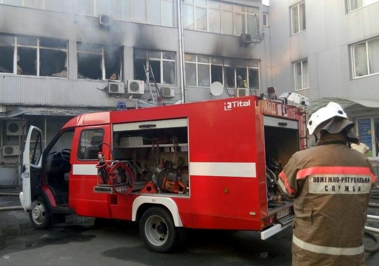 Новость - События - На левом берегу в Киеве горел офисный центр
