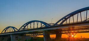 Теперь видно все: на Дарницком мосту восстановили освещение