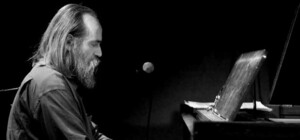 Сегодня в Киеве выступит самый быстрый пианист в мире: успей купить билет