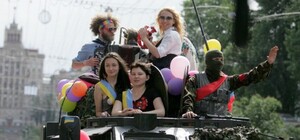 Броневик недорого: на авторынках Киева торгуют БТРами