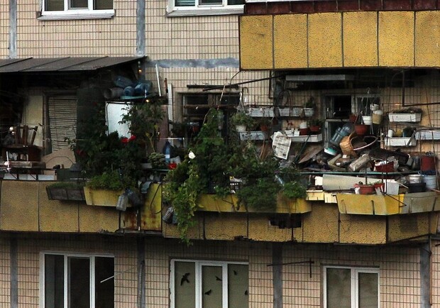Новость - События - Эпидемия: еще один страшный балкон в центре Киева
