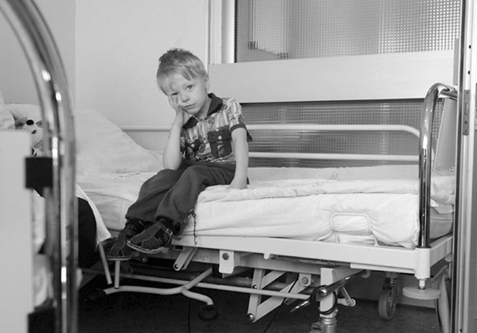 Новость - События - Фотофакт: в детской больнице в Киеве пациентов возят на самодельной каталке