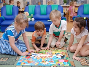 Уже в этом году в Киеве перегружены сверх нормы 74% детских садов.
Фото с сайта kp.ua