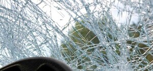 За патриотизм ответишь: жене известного украинского певца разгромили машину