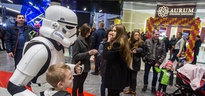 Зеленые человечки и три бриллианта в подарок: как открывался самый большой ТРЦ в Украине Lavina Mall