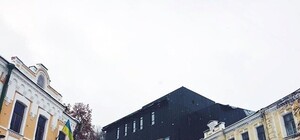 Фотофакт: киевляне обживают скандальный Театр на Подоле