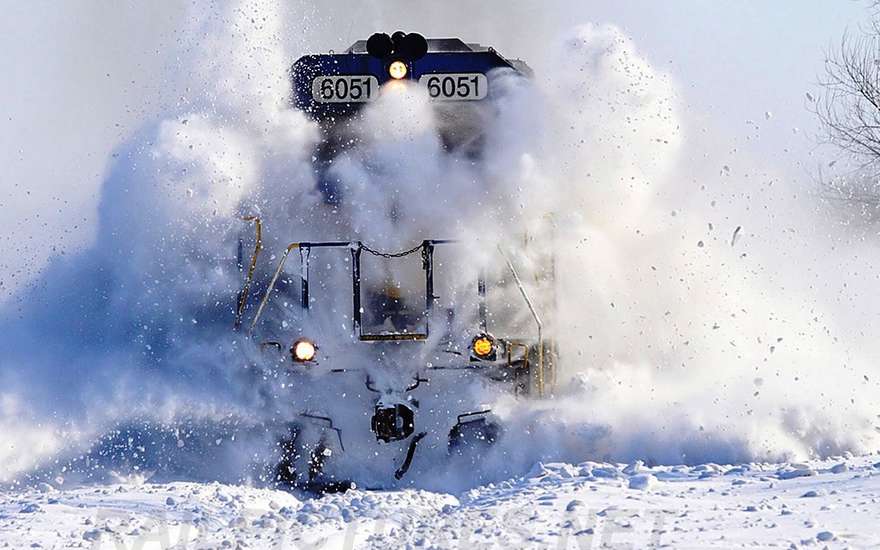 Новость - Транспорт и инфраструктура - Снежное безумие: из-за непогоды возникли проблемы у поезда Киев-Перемышль
