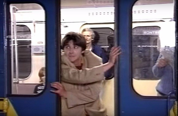 Новость - События - Герою ролика про правила поведения в метро нужна помощь