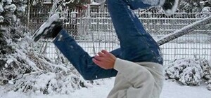 Видеофакт: перекресток в центре Киева превратился в каток