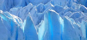 Ужас: полтавчане жалуются на глыбы льда на остановках