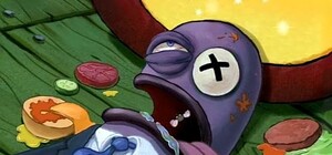 Брюхом кверху: из озера на Борщаговке вывезли сотни килограмм мертвой рыбы