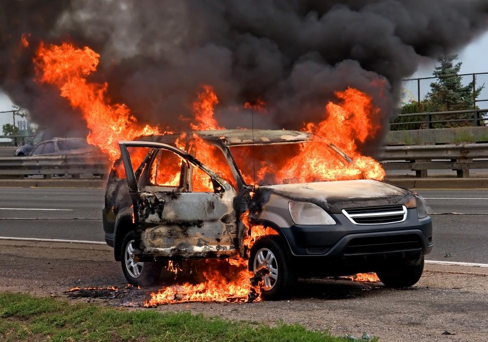 Новость - События - Средь бела дня: под Киевом подожгли машину крупного бизнесмена