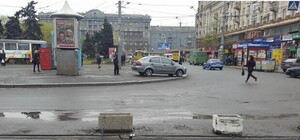 Первые шаги: на Привокзальной площади начали устанавливать паркоматы