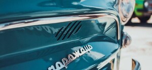 Безграничные возможности: на фестивале ретро-авто в Запорожец поместили 14 человек