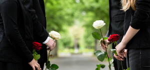 Бизнес на смерти: в Запорожье задержали на взятке ритуальщиков