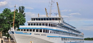 Внезапно: украинский круизный лайнер вместо Одессы взял курс на Ростов (обновлено)