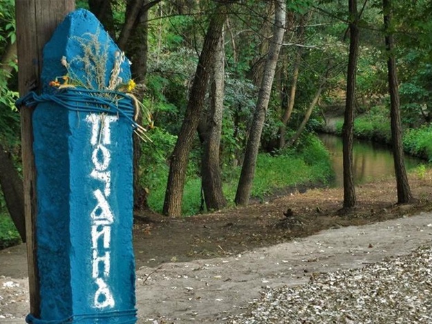 Новость - События - Помогите найти: киевлян просят опознать человека, ворующего землю в парке