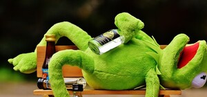 Смотри видео: как днепрян наказывали за распитие алкоголя в центре города