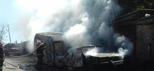 Диму на всю околицю: на території гаражного кооперативу у Львові спалахнула пожежа