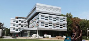 Фото дня: у Львові завершують будівництво Центру Шептицького