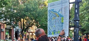 Обновка: в центре Одессы появились указатели на английском языке