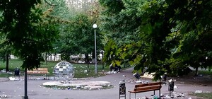 Грустный фотофакт: за одну ночь студенты превратили парк КПИ в помойку