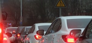 Все стоит: водители на еврономерах перекрыли улицу Грушевского