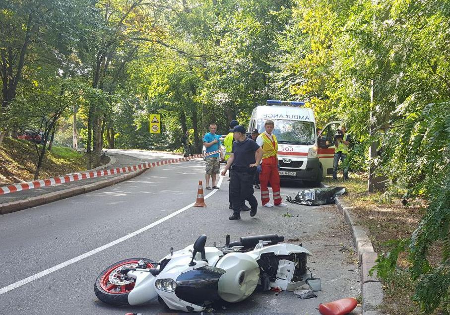 Новость - События - В Голосеевском парке разбился мотоциклист