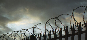 Угрожал ножом и отбирал деньги: суд ужесточил наказание для днепрянина