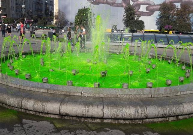 Новость - События - Зеленая тайна: стало известно, чем красили фонтаны на Подоле и в центре Киева
