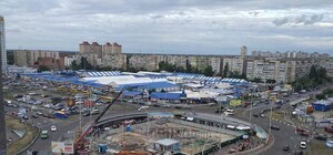 Нужно больше ТРЦ: возле станции 