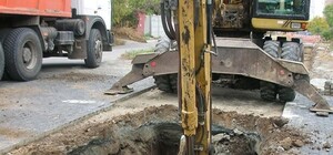 Жуткая находочка: в центре Днепра коммунальщики разрыли солдатские могилы