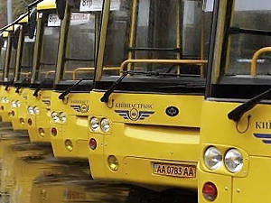 Киеву заметно не хватает простых автобусов и троллейбусов.
Фото с сайта kp.ua