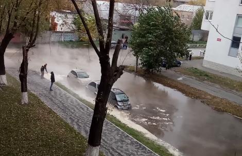 Новость - События - Видеофакт: в Шевченковском районе кипятком залило автомобили