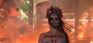 Конфеты или импичмент: полуголая активистка Femen сожгла медведей возле магазина Roshen