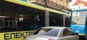 Фотофакт: автомобіль мера грубо порушив ПДР у центрі Львова