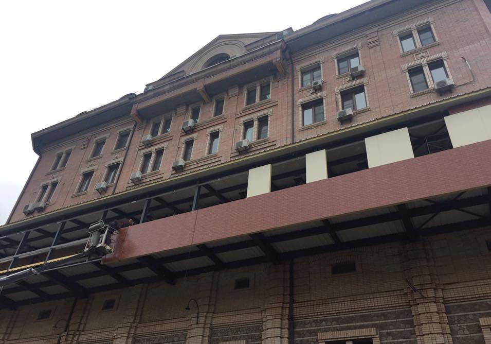 Новость - События - Фотофакт: на Кудрявском спуске замечен очередной царь балкон