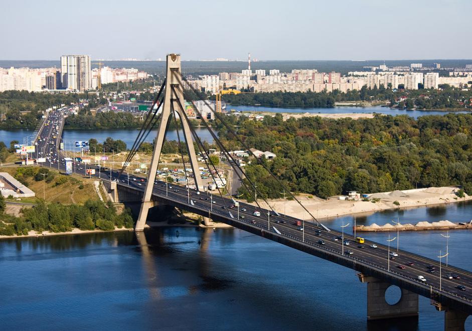 Новость - Транспорт и инфраструктура - Не стой в пробке: сегодня на Московском мосту ограничат движение