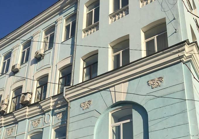 Новость - События - Фотофакт: киевлян возмутила реклама на фасаде исторического здания