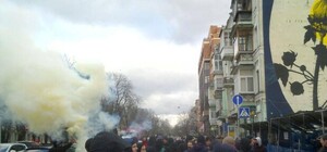 Покоя не дает: забор вокруг Сенного рынка снова снесли