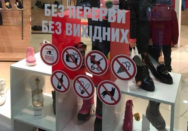 Новость - События - Потребитель сразу возмущается: магазин обуви объяснился за запрет входить с детьми в колясках