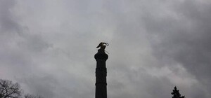 В Полтаве сняли флаги с Монумента Славы