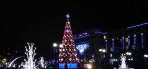 Поезд Святого Николая, открытие елки, концерты: на Привокзальной площади стартовали новогодние гуляния