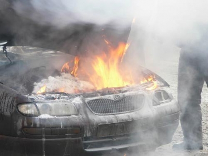 Новость - События - Фотофакт: в Киеве на ходу загорелся автомобиль